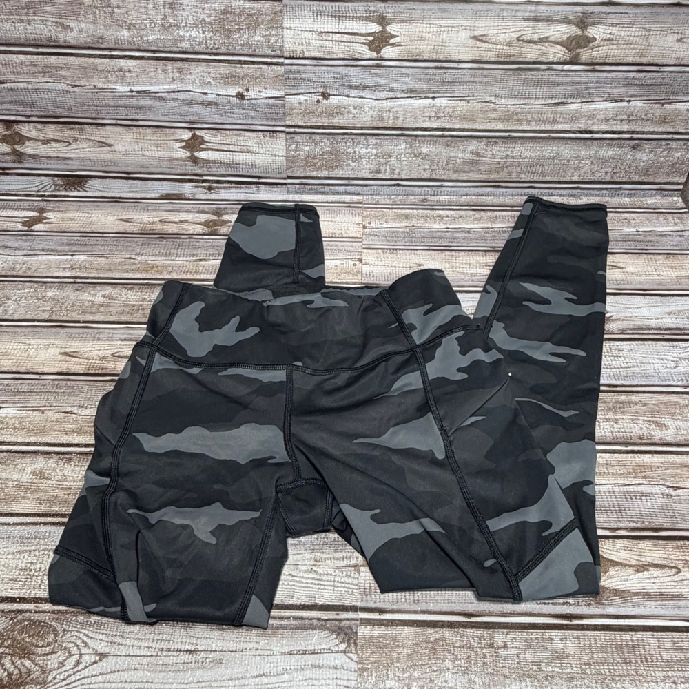 Athleta Womens XS Camo High Rise Leggings Black Grey Zipper Pockets Athletic